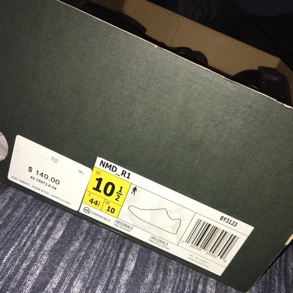 ADIDAS - 10.5 NMD TRIPLE BLACK REFLECTIVES - Picture 3 of 6